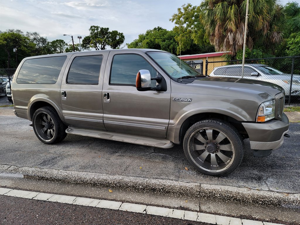 2004 Ford Excursion Limited's photo