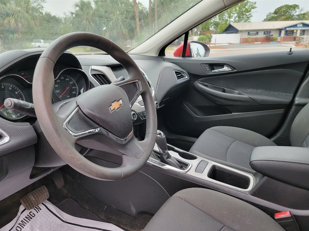 2017 Chevrolet Cruze LS - Photo 8