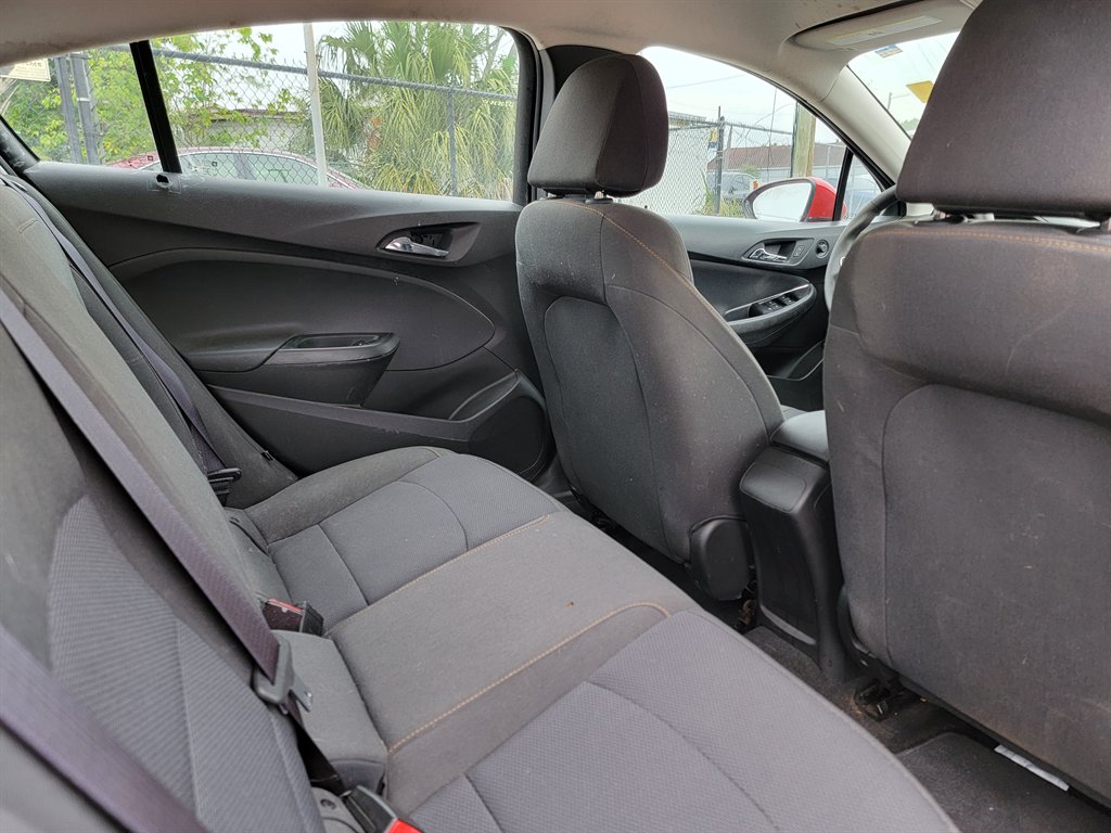 2017 Chevrolet Cruze LS - Photo 9