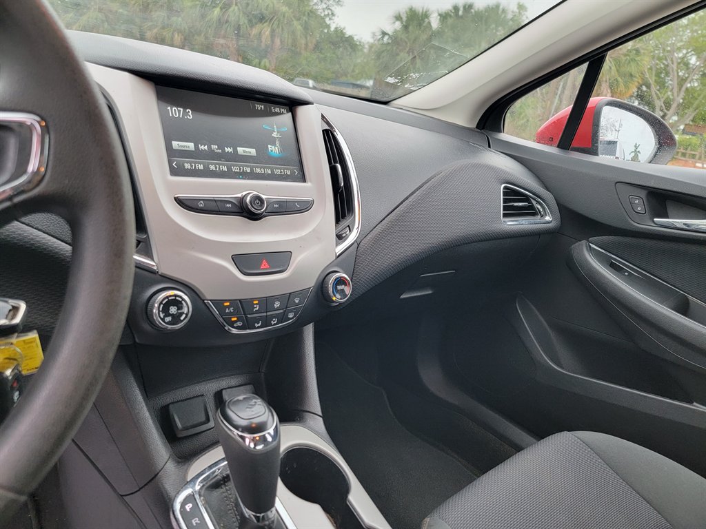 2017 Chevrolet Cruze LS - Photo 6