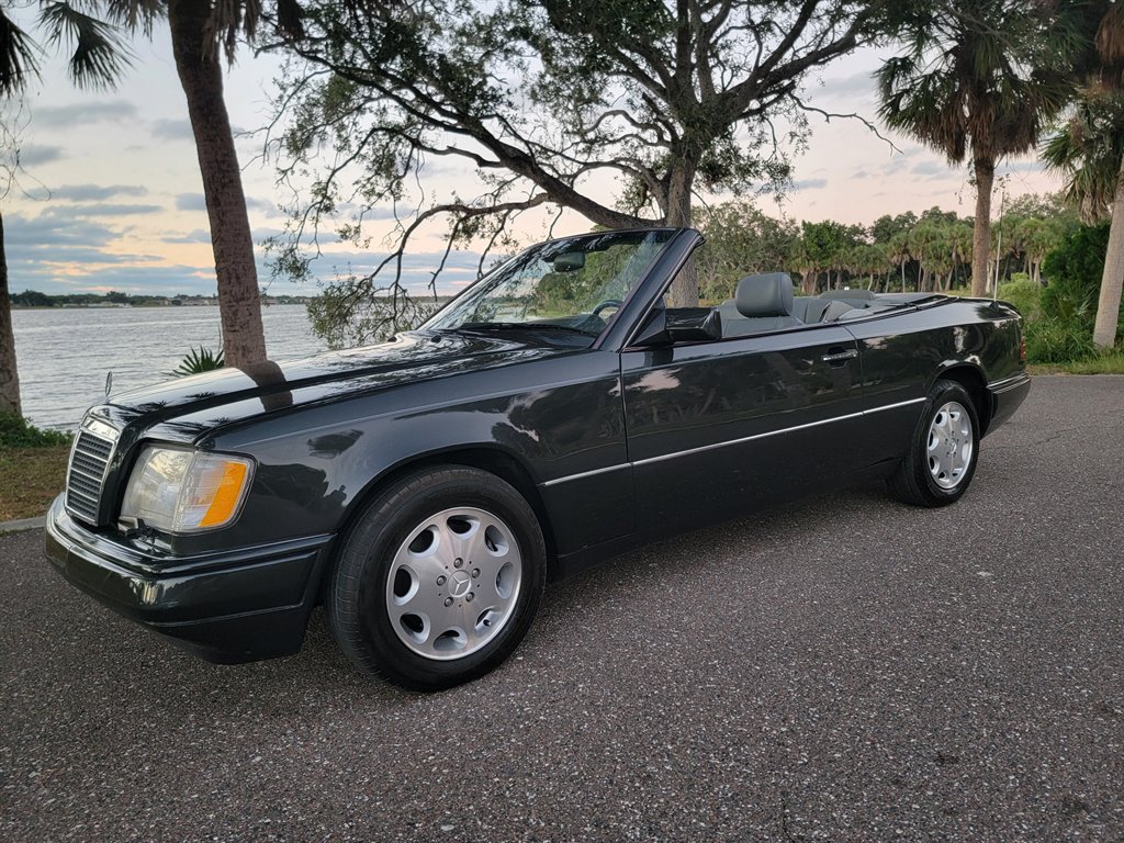 1995 Mercedes-Benz E-Class's photo