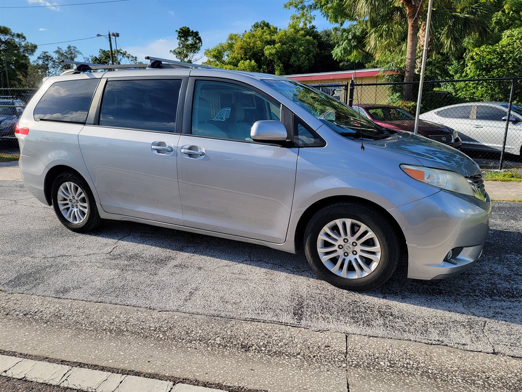 2012 Toyota Sienna XLE