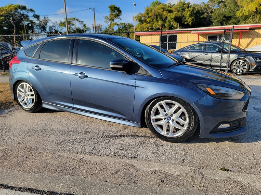 2018 Ford Focus ST's photo