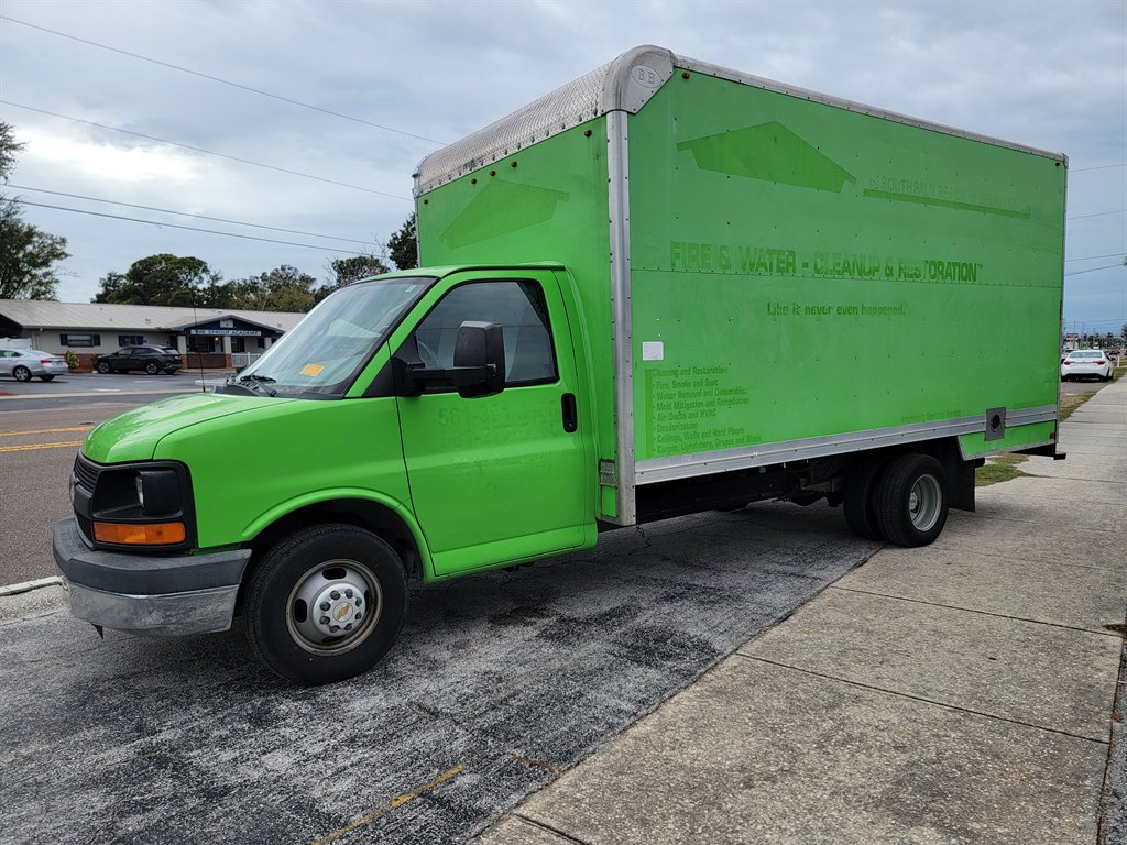 2015 Chevrolet Express Cutaway Base's photo
